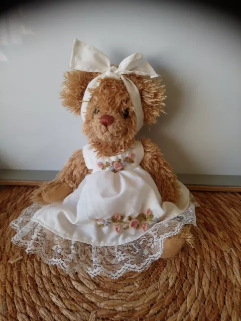 Doudou peluche ours blanc robe fleurs dentelle robe 25 cm Bukowski  + cadeau