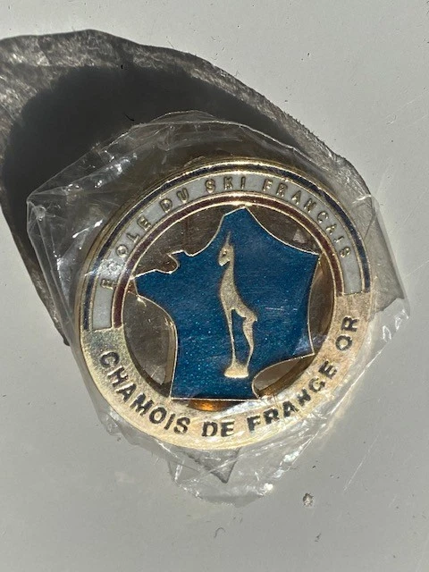 Insigne émaillé Chamois Pyrénées SK2294 - Pin's Ski Collection - Occasion France