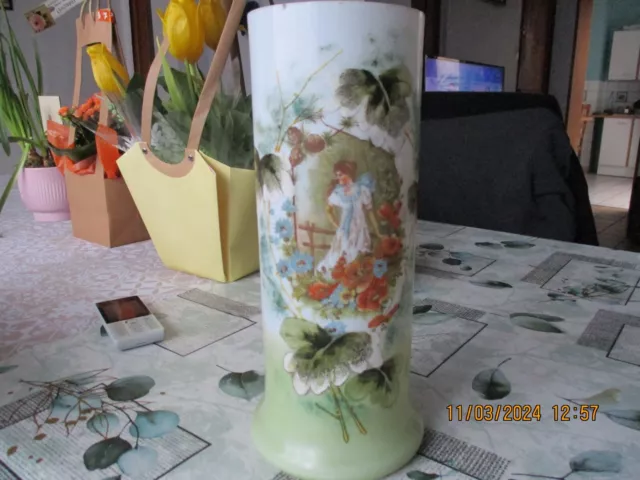 Ancien Vase Verre Opaline Légèrement Emaillé Décor Romantique