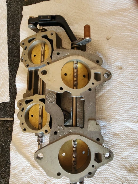 Johnson Evinrude  V/4 Looper 334872 / 332249 140-HP Throttle Body 1987 Outboard