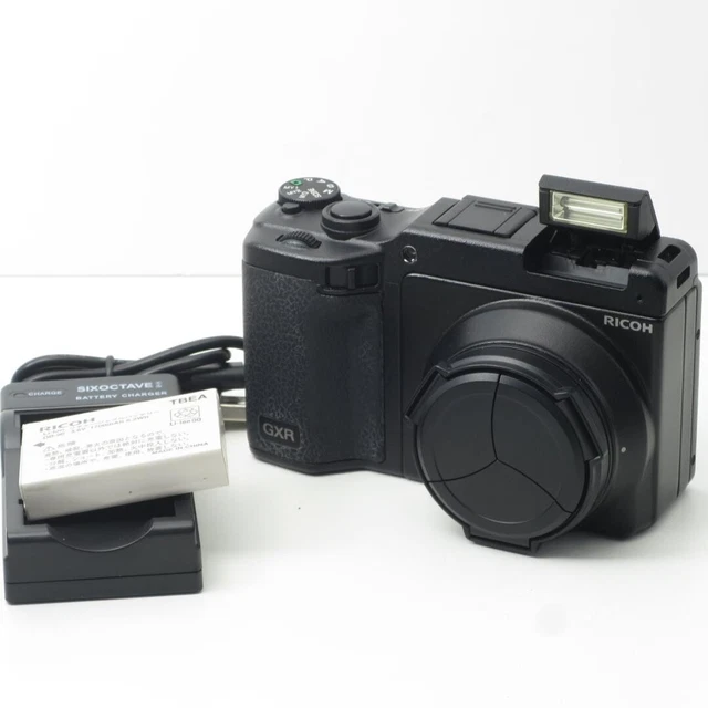 RICOH GXR 10.0MP Digital Camera + P10 Zoom Lens Kit (operation flash 383) Japan