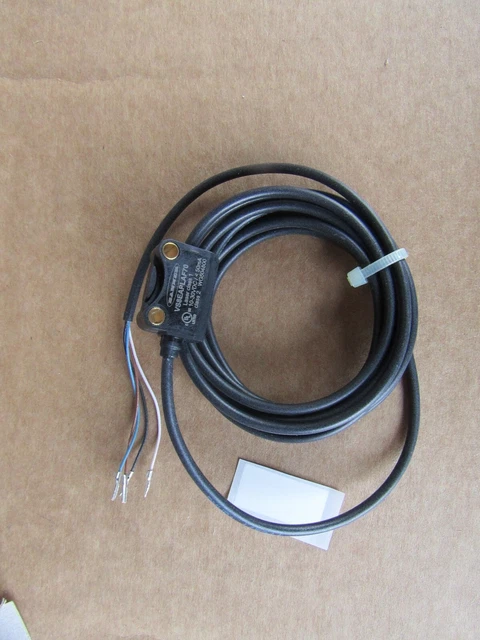 Banner Photoelectric Sensor, 6 mm - 70 mm Detection Range J2 1915201