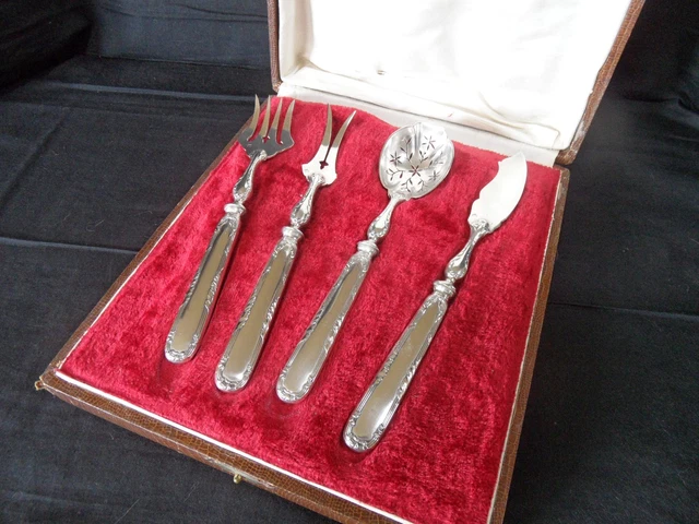 Coffret de couverts à mignardises en argent fourré et Vermeil