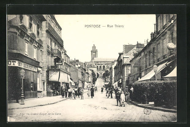 CPA Pontoise, Rue Thiers, vue de la rue