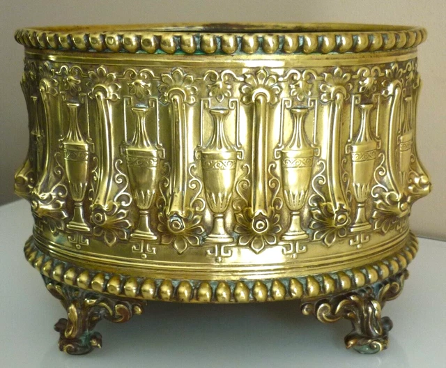 Cache Repousse SUPERBE CACHE POT Ancien, Laiton Repousse Style Antique, Amphores ...