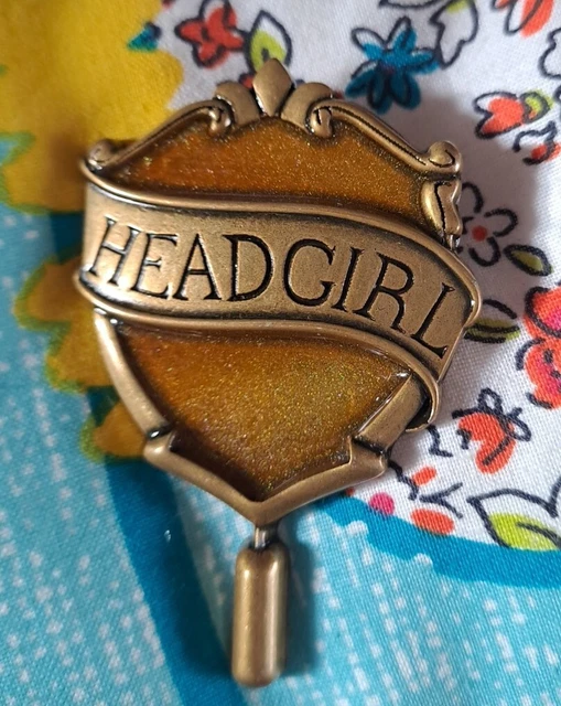 HARRY POTTER HOGWARTS Hufflepuff Head Girl Shield Pin Badge official ...