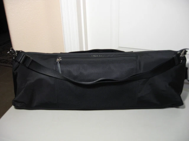 Nwt   Tumi Merida Yoga Sling Tote Bag       Black        New