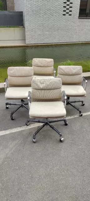 Vier Top Gebrauchte Vitra Eames Stühle EA 208 Softpad Mit "Neuer Base"!