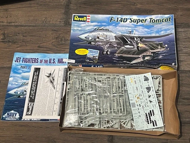 Simple Model 1:72 Scale F-14D Super Tomcat VF-103 Model Kit