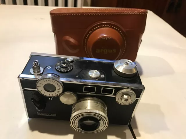 Vintage Argus CAMERA C3 f/3.5 lens 50mm w case Leather Case