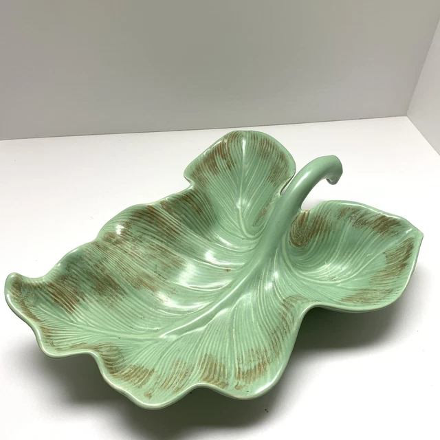 Hull. Collectible￼ #83 leaf Serving dish Pottery Elephant ear USA green.    30