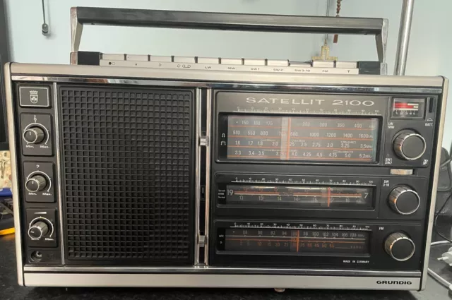 Grundig Satellit 2100 Radio Vintage