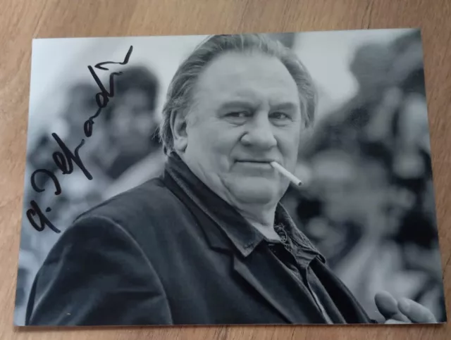 Autographe De Gérard Depardieu Sur Photo 12/17 Cm