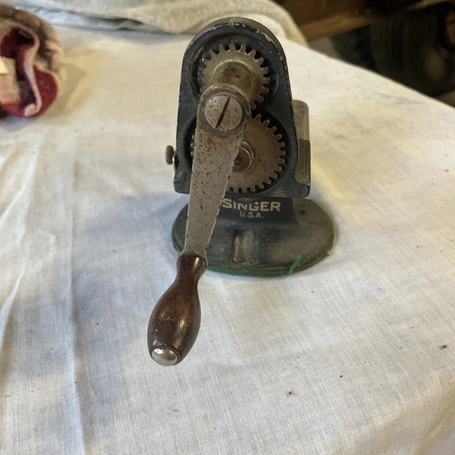 Singer Hand Crank Pinking Machine Cutter Black Simanco 121367 USA Rare Vintage Singer Hand Crank Pinking Machine Cutter Black Simanco 121367 USA Rare Vintage