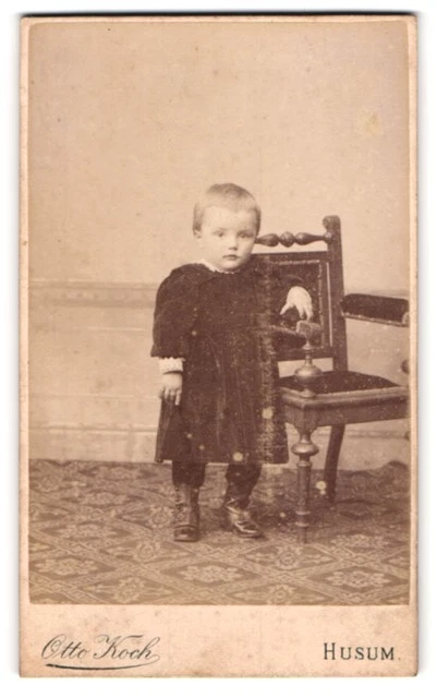 Fotografie Otto Koch, Husum, Süderstraße 152, Kindchen im samtenen Kleidchen