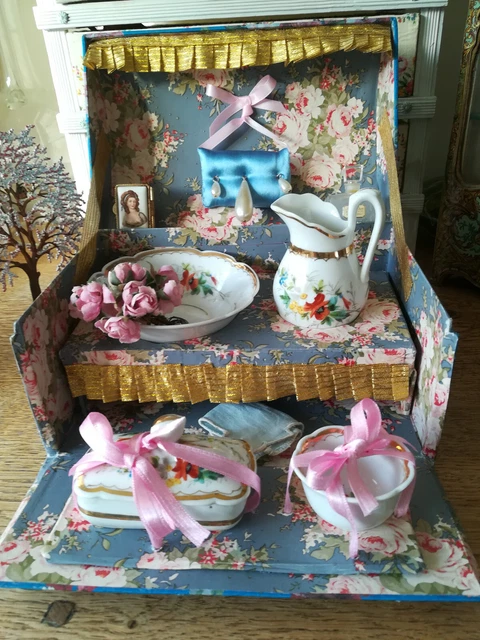 Tres beau coffret ancien + poupee - Collection