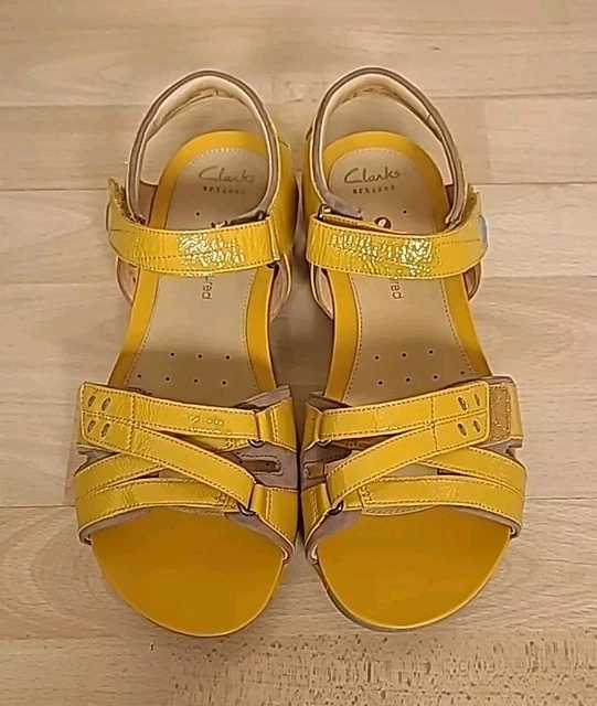 Clarks unstructured artisan sandals 2025