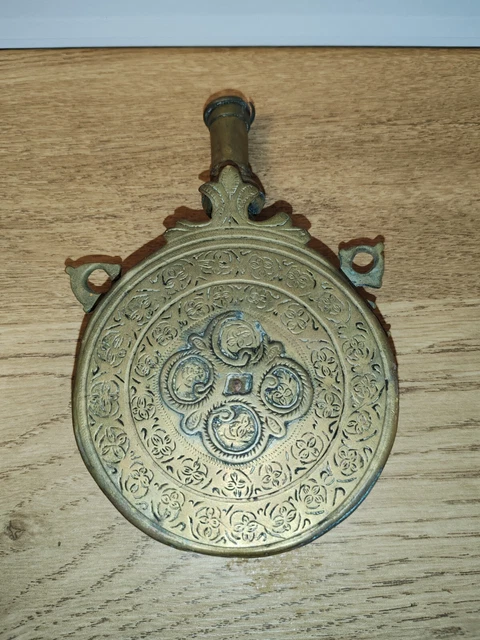 Poire à Poudre Ancienne En Bronze Patiné - Style Berbère Afrique Du Nord