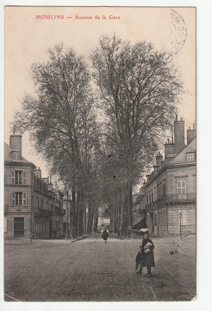 MOULINS - Allier - CPA 03 - Avenue de la Gare, petite déchirure en bas