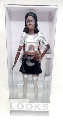 MATTEL BARBIE SIGNATURE LOOKS 2022 BOITE NEUVE HBX94 boite jamais