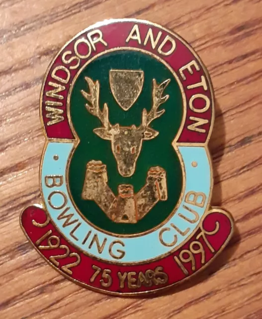 1997 UK Bowling Club Enamel Badge Windsor & Eton Bowling Club Berkshire 75 Years