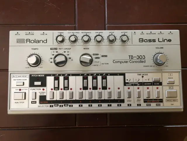 Roland TB-303 Bass Line - Serviced - Beauty - with MIDI