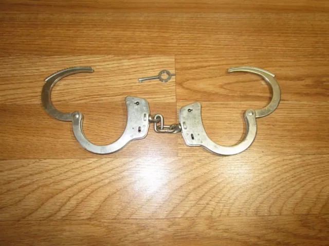 SMITH & WESSON Co. Handcuffs Houlton, Maine NO KEY $24.00 - PicClick
