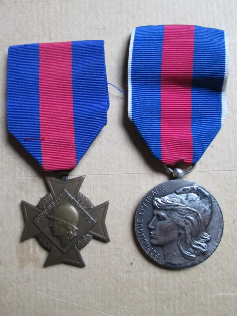 Medaille Bronze Et Argent Des Services Militaires Volontaires