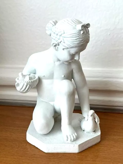 Petite Statuette Fille avec les Oiseau Nid colombe Blanc état Neuf H=13cm env !