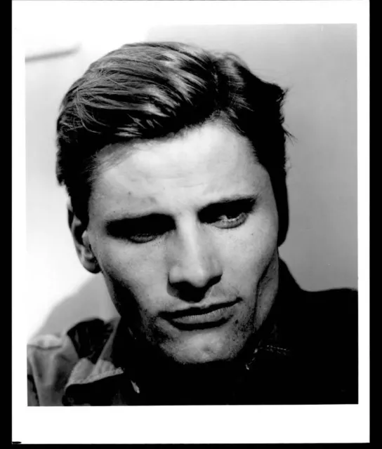 VIGGO MORTENSEN - 8x10 Headshot Photo w/ Resume - LORD OF THE RINGS