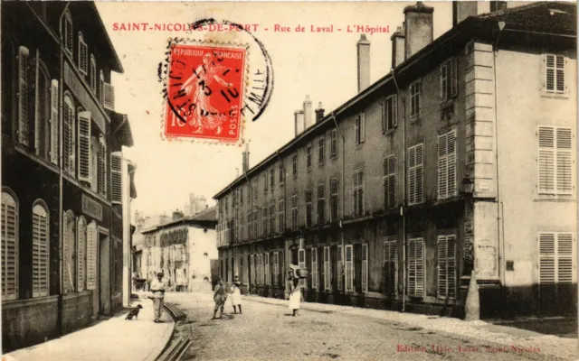 CPA SAINT-NICOLAS-de-PORT Rue de Laval L'Hopital (864765)