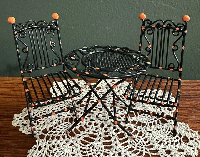 Dollhouse/Miniature/Haunted/OOAK/Artist/Spooky/Halloween/Wire Table/Chairs/1:24