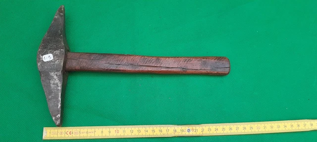 Outil Mineur Sculpté À La Main, Naturel, Hauteur Avec Socle Env. 10 Cm