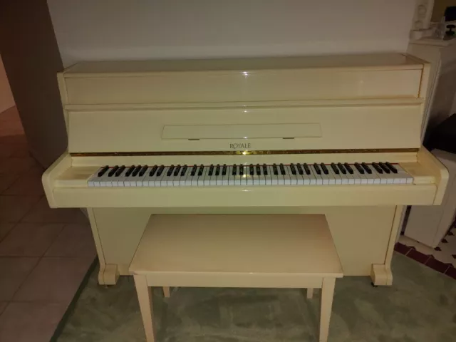 Piano and stool - Royale and stool Ivory colour