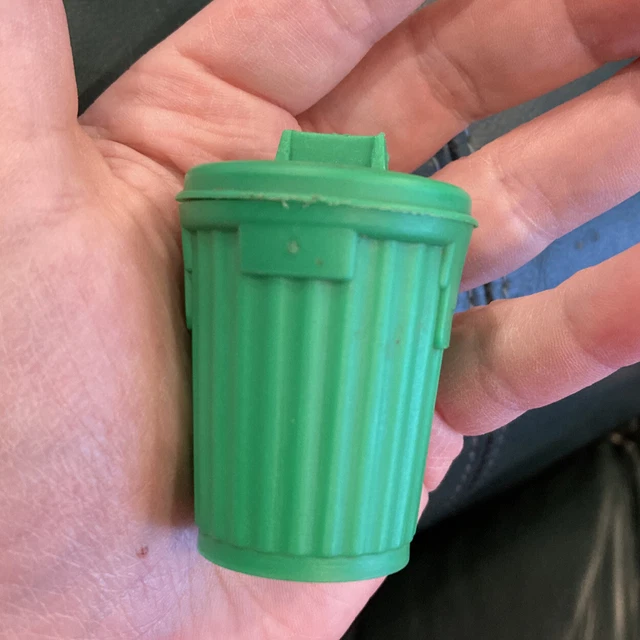 Vintage Topps Green GARBAGE CANDY Trash Can Container Fleer 1980s Gum Vintage Topps Green GARBAGE CANDY Trash Can Container Fleer 1980s Gum