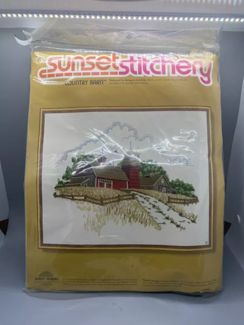 Kit de bordado Sunset Stitchery Country Barn Crewel 2481 vintage 1977 16x20 pulgadas