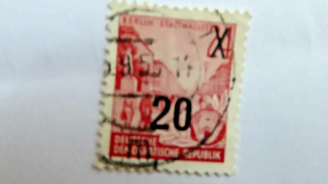 Briefmarke DDR Fünfjahrpl. 24 Pf. rot überstempelt  auf 20 Pf. unschraffiert