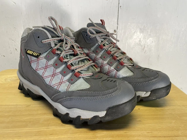 NIKE ACG TENGU Mid GORE-TEX Hiking Boots - UK10.5 £99.99  display picture 1