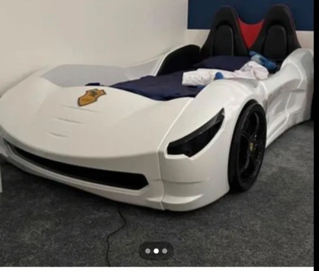 kids racing car bed white looks new brilliant condition