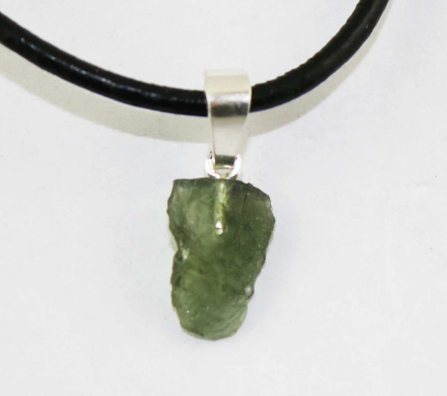 Collana a Sospensione IN Moldavite (0.55 Grammi - 001)