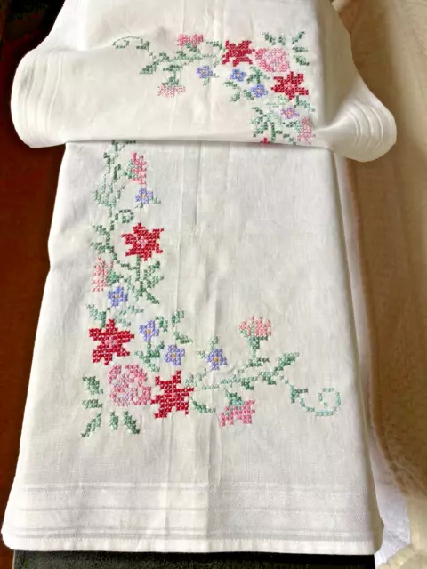 VINTAGE WHITE COTTON TABLE RUNNER HAND FLORAL CROSS STITCH EMBROIDERY 38" x 15"