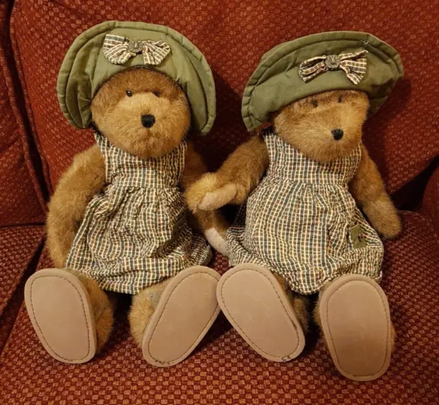 Pair of Lovely Boyds Collection Teddy Bears In Dresses, Hats & Sandals.