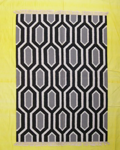 Tapis kilim géométrique 5 x 7 fait à la main en laine noir et blanc