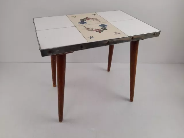 Schöner Beistelltisch, Blumentisch mit Fliesen, Midcentury, Vintage um 1950-1960