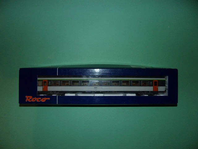 ROCO voiture voyageurs 1ière classe CORAIL+ 45379 édition 2 NEUF
