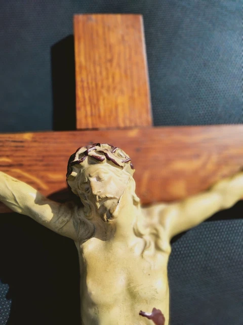 Grand Crucifix Ancien En Bronze Vert - Cadre Bois Doré - Objet Religieux Français
