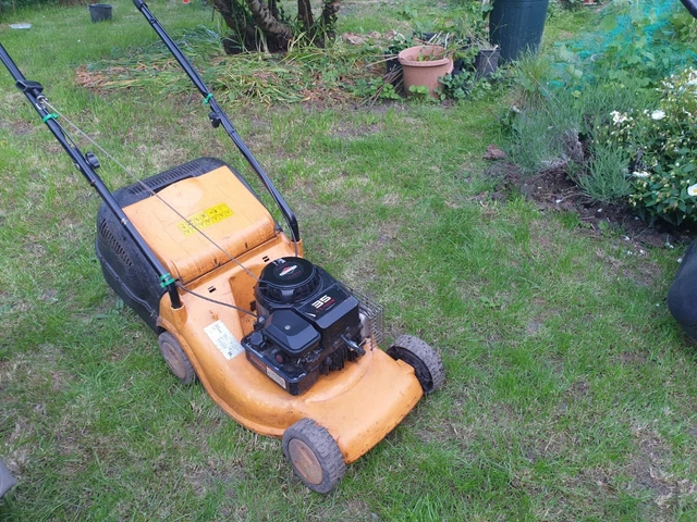 Mcculloch shop petrol lawnmower