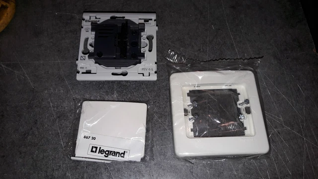 Poussoir Interrupteur Legrand Bleu Nuit - Réf 99445 - Neuf Complet