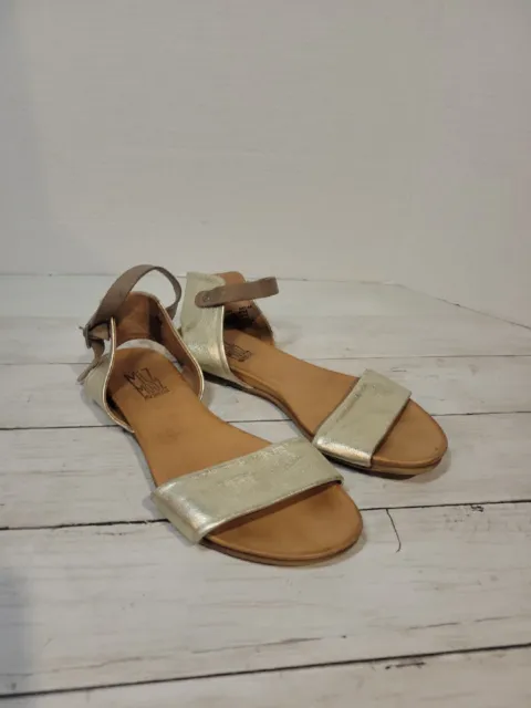Miz Mooz Womens Alanis Silver Metallic Leather Ankle Strap Flats Sandals Sz 6.5