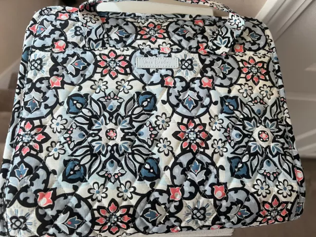 Vera Bradley Hanging Travel Organizer/Cosmetic Toiletry Bag in Paisley